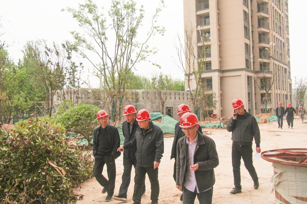 鄭州市國資委黨委書(shū)記、主任李秀山一行到美好天境苑項目調研指導安全生產(chǎn)工作